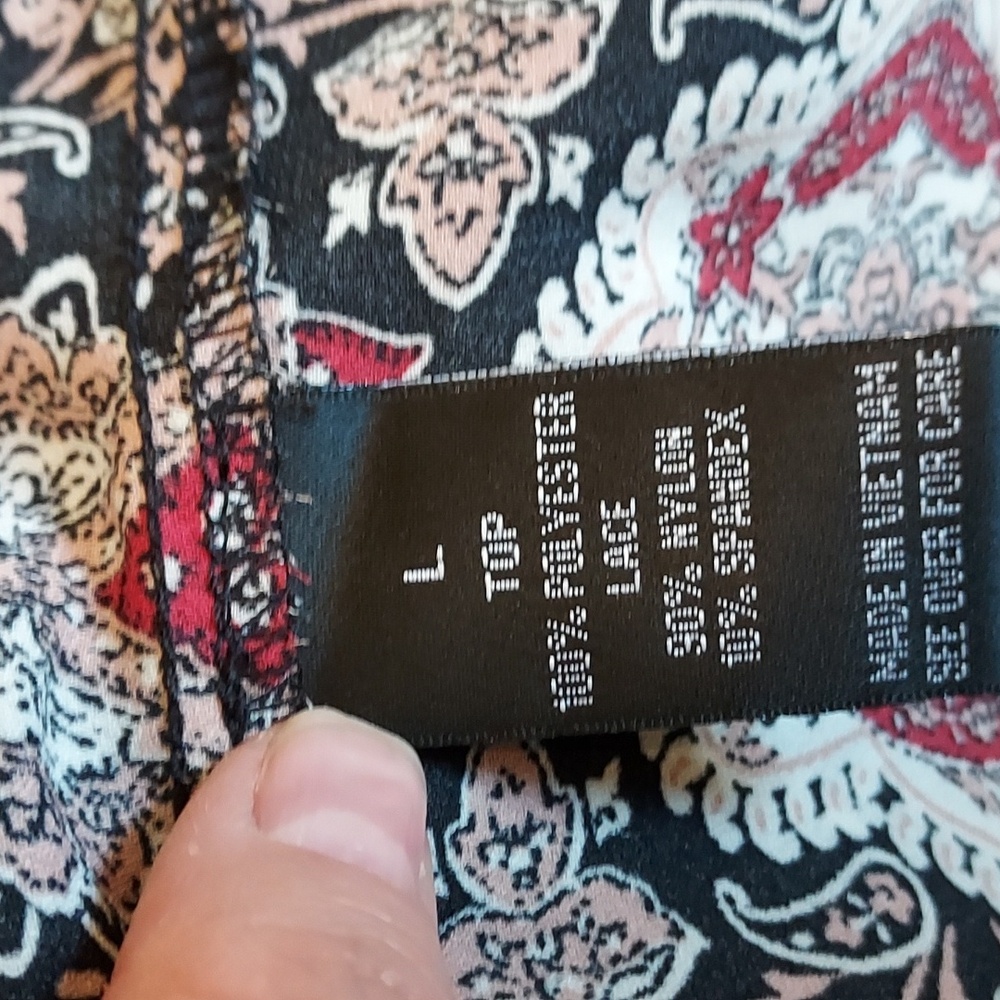 *Black w/ White & Red Floral w/ Lace Accent and Bell Sleeves Size L - Picture 11 of 12
